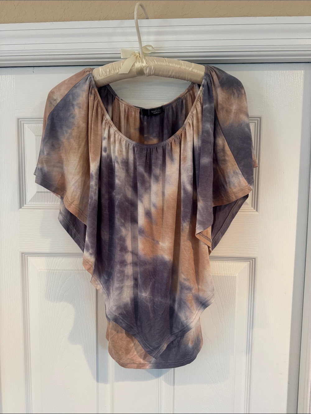 Tie-Dye Flutter Sleeve Women’s Top in Beige and Gray